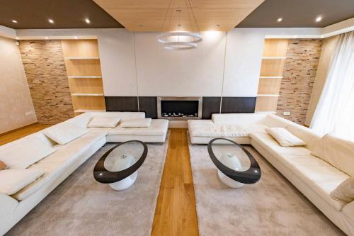 pexels-kristina-kino-2148655854-30211379